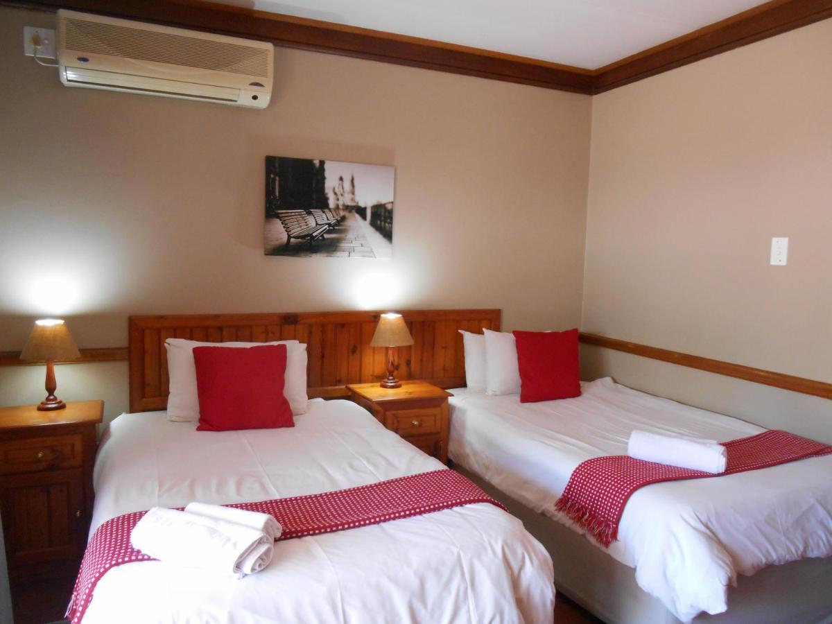 Oakwood Lodge Bloemfontein Bagian luar foto